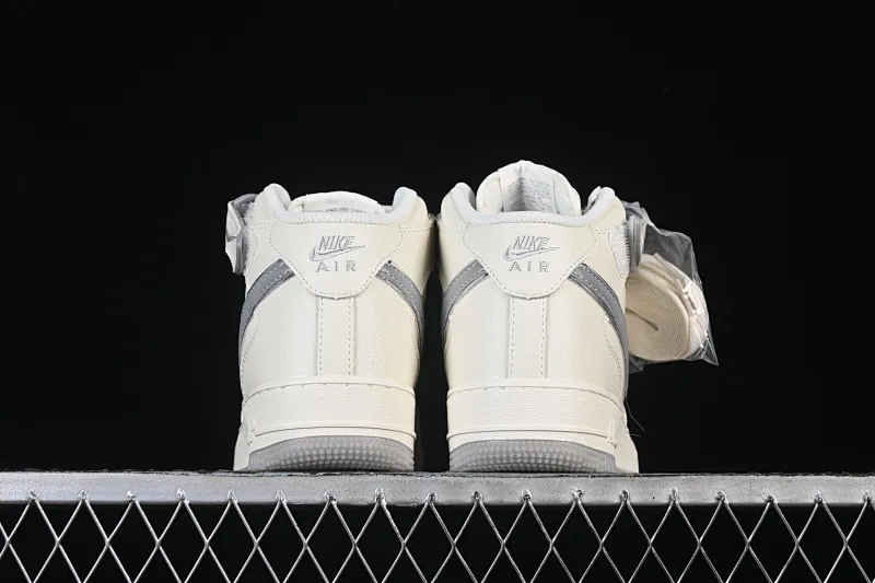 All categories Nk Air Force 1 Air Force Series Nk Air Force 1 Mid Air Force mid-top Nike Air Force 1 Mid Beige and gray two-color bottom Starry Air Force One mid-top casual sneakers XL0236-232